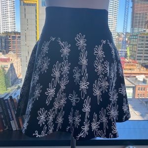 OPENING CEREMONY RUFFLE SKIRT. Size MEDIUM.